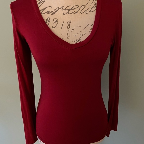 Women's V-Neck Long Sleeve Top - Red - Picture 1 of 4